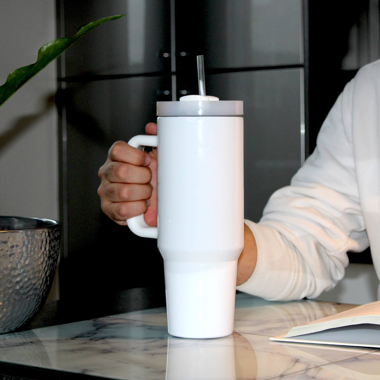 40 oz Tumbler withscrewable Handle:(Double insulated hot- cold 8 hours)