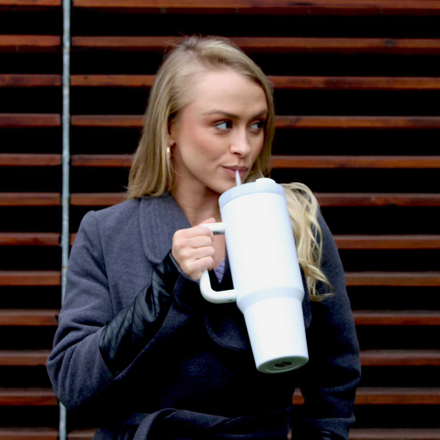 40 oz Tumbler withscrewable Handle:(Double insulated hot- cold 8 hours)